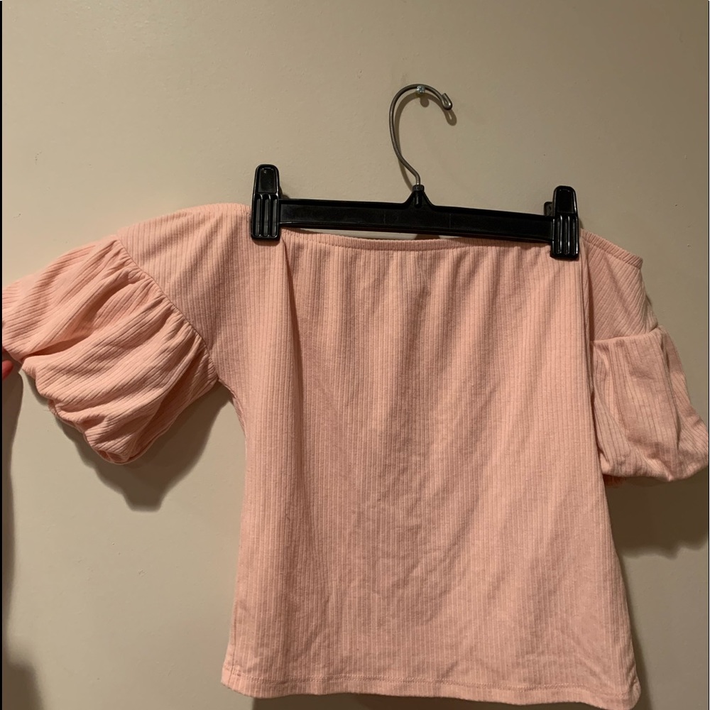 Pale pink off the shoulder crop top!